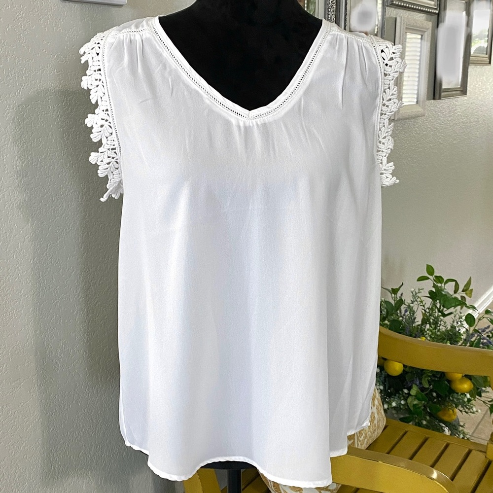 Marisol- Sleeveless Blouse
